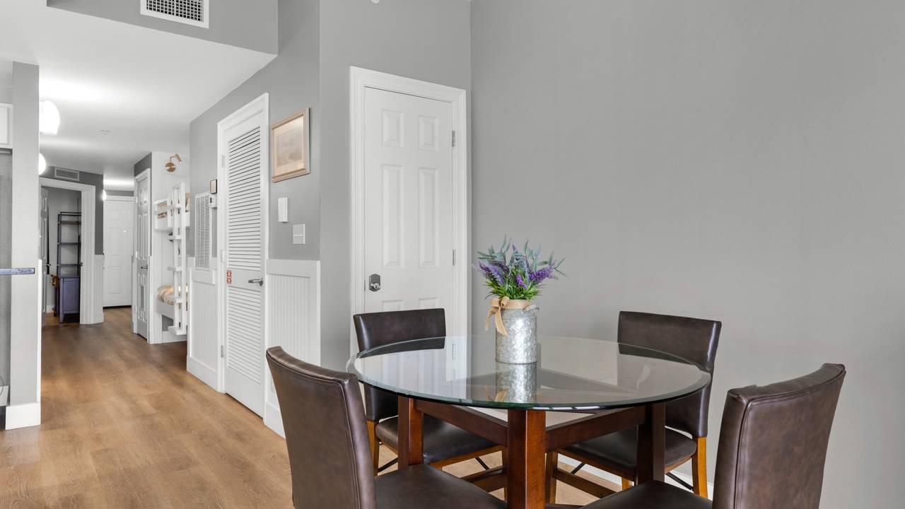 Calypso 2-2007 Dining Area Calypso 2-2007 Dining Area