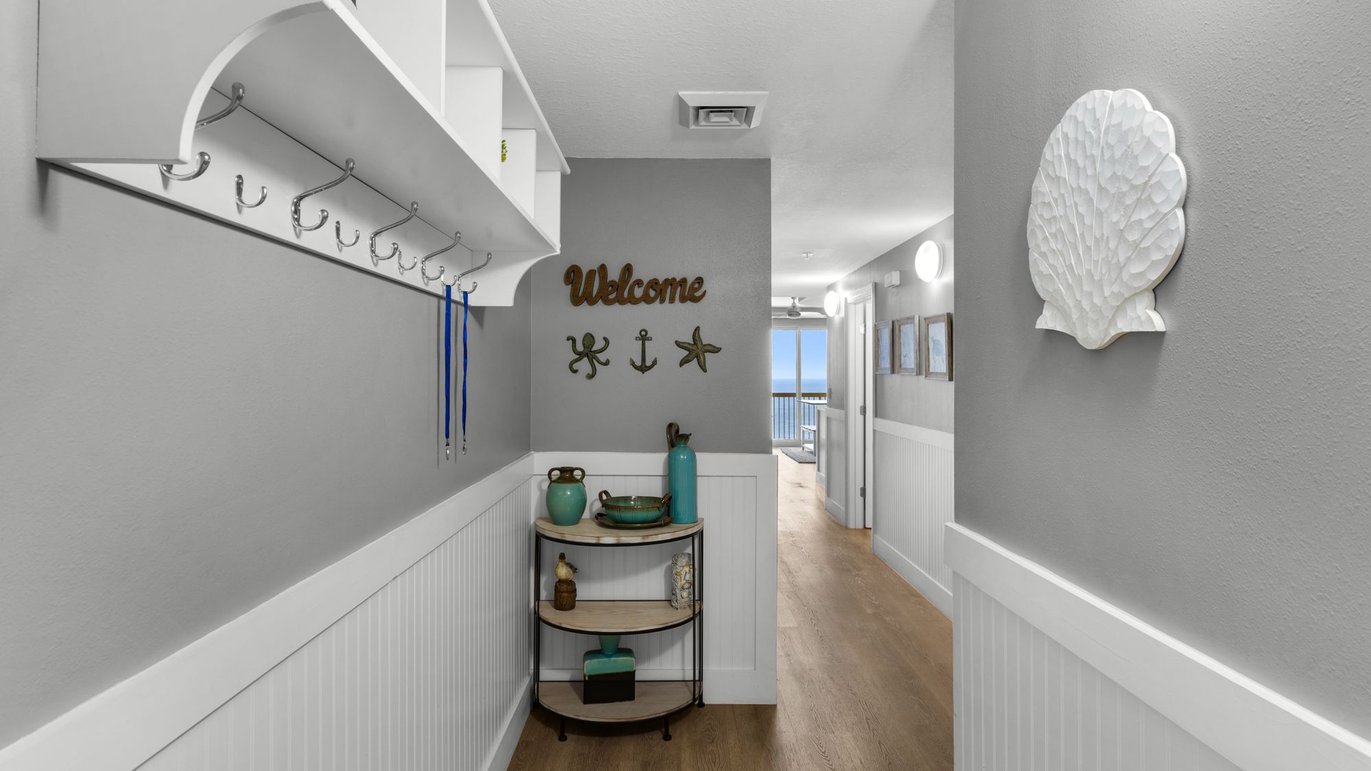 Calypso 2-2007 Entry hallway