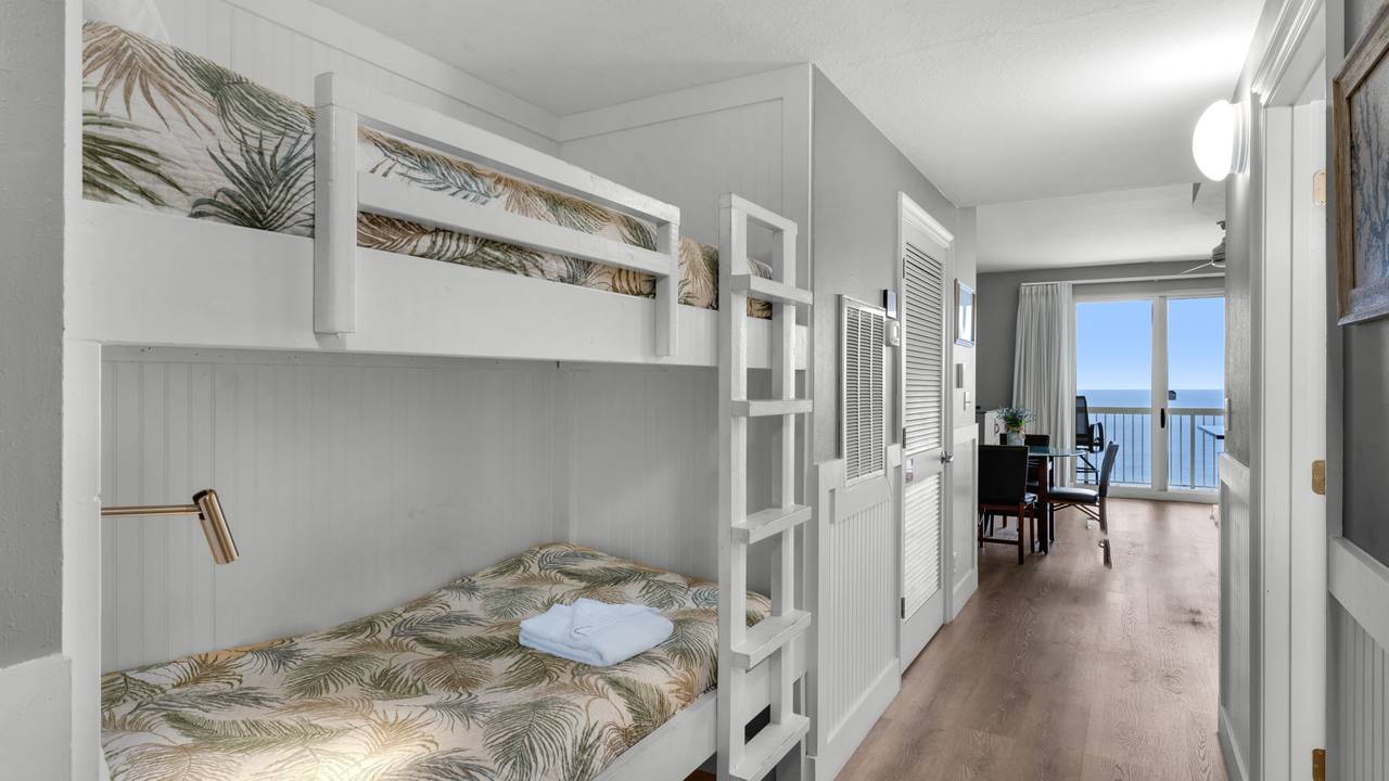 Calypso 2-2007 Sleeping space Calypso 2-2007 Sleeping space