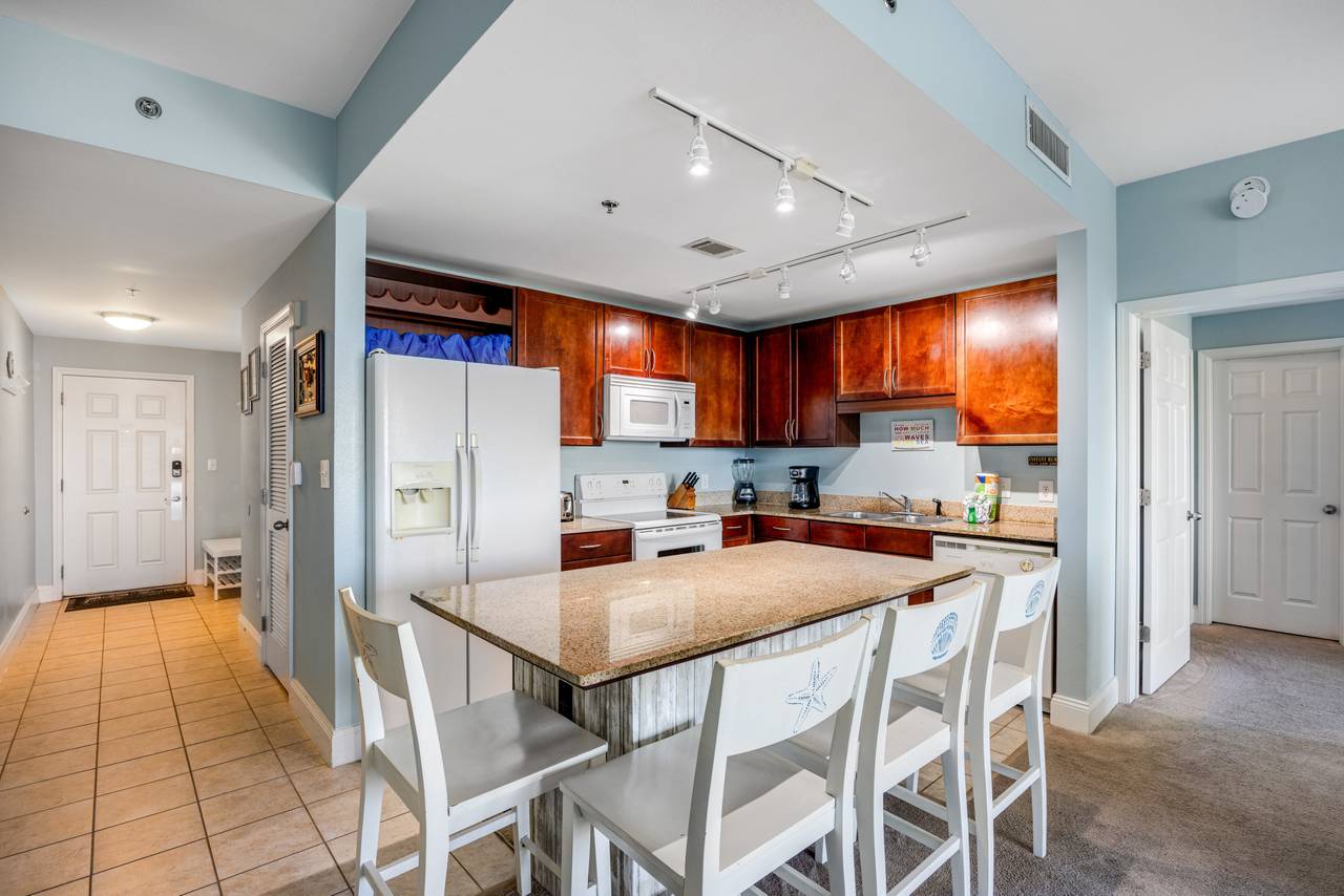 Laketown Wharf 1730 Dining Table and Kitchen Laketown Wharf 1730 Dining Table and Kitchen