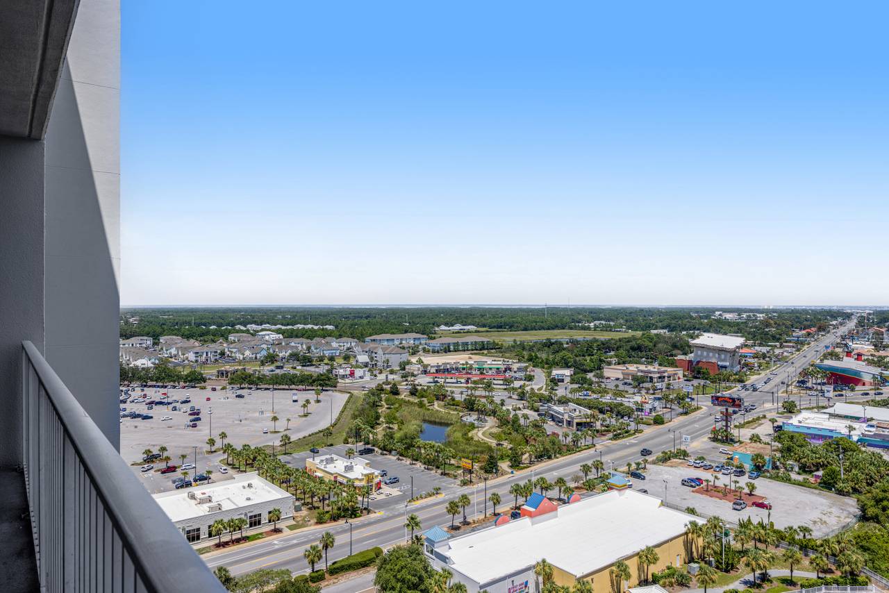 Laketown Wharf 1730 Balcony with Lake Views Laketown Wharf 1730 Balcony with Lake Views