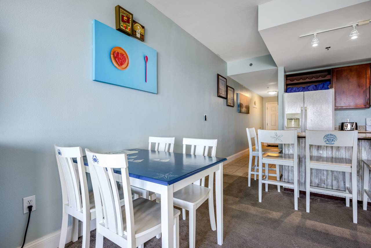 Laketown Wharf 1730 Dining Table and Kitchen Laketown Wharf 1730 Dining Table and Kitchen