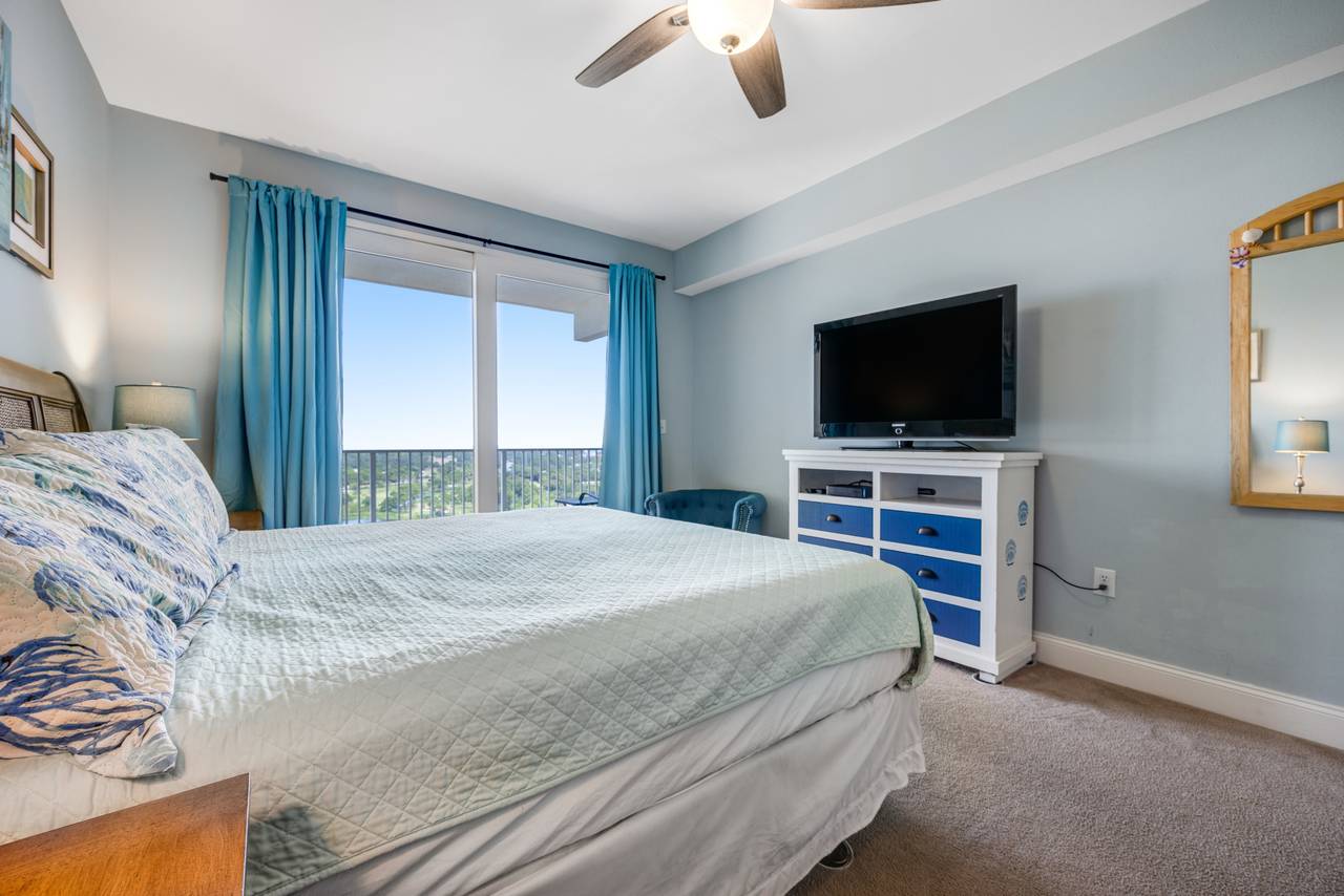 Laketown Wharf 1730 Bedroom with Lake Views Laketown Wharf 1730 Bedroom with Lake Views