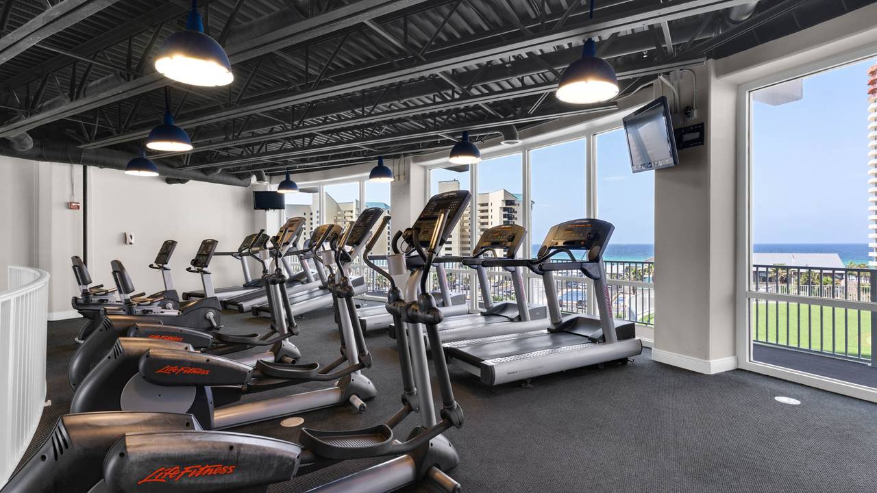 Laketown Wharf Grounds and Amenities Laketown Wharf Grounds and Amenities