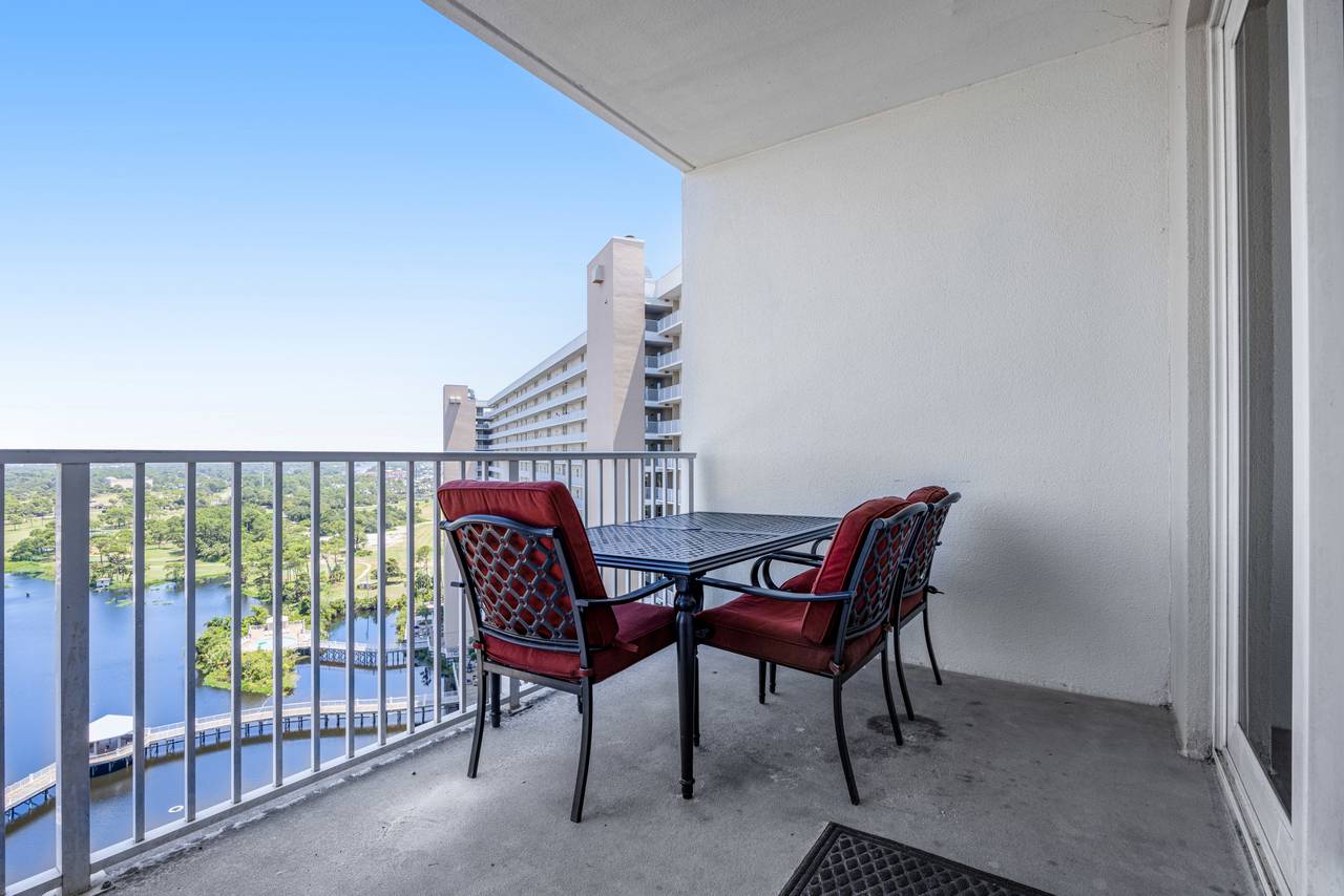 Laketown Wharf 1730 Balcony with Lake Views Laketown Wharf 1730 Balcony with Lake Views
