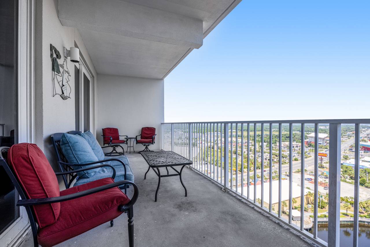 Laketown Wharf 1730 Balcony with Lake Views Laketown Wharf 1730 Balcony with Lake Views