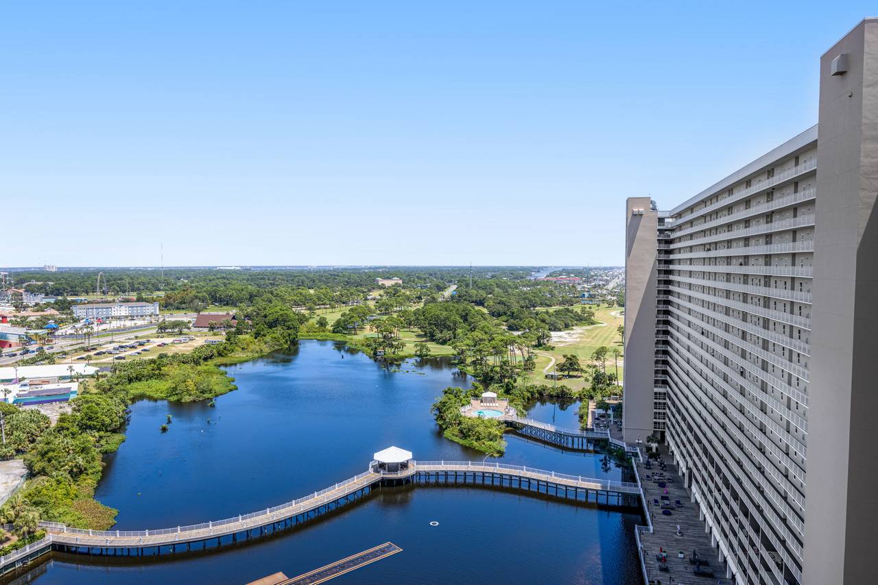 Laketown Wharf 1730 Balcony with Lake Views Laketown Wharf 1730 Balcony with Lake Views