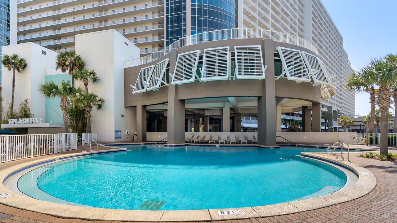 Laketown Wharf Grounds and Amenities Laketown Wharf Grounds and Amenities