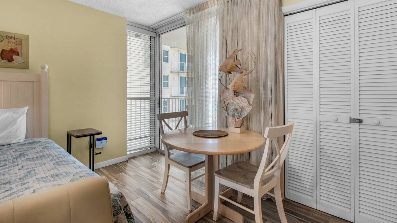 Long Beach 800E Dining Table Long Beach 800E Dining Table