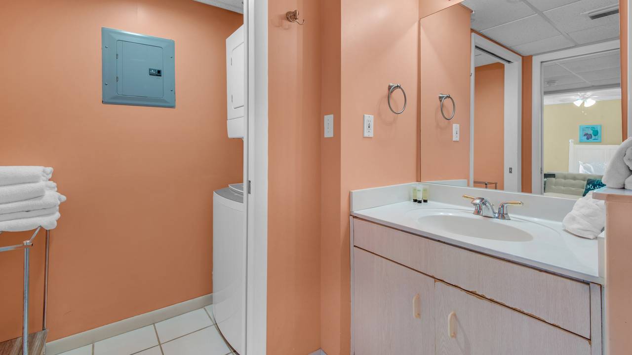 Long Beach 800E Bathroom with Washer and Dryer Long Beach 800E Bathroom with Washer and Dryer