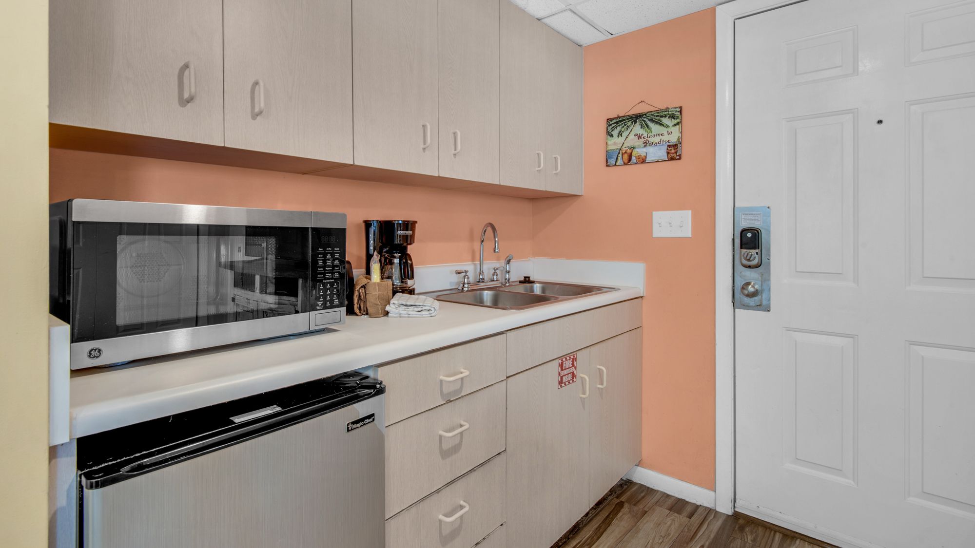 Long Beach 800E Kitchenette