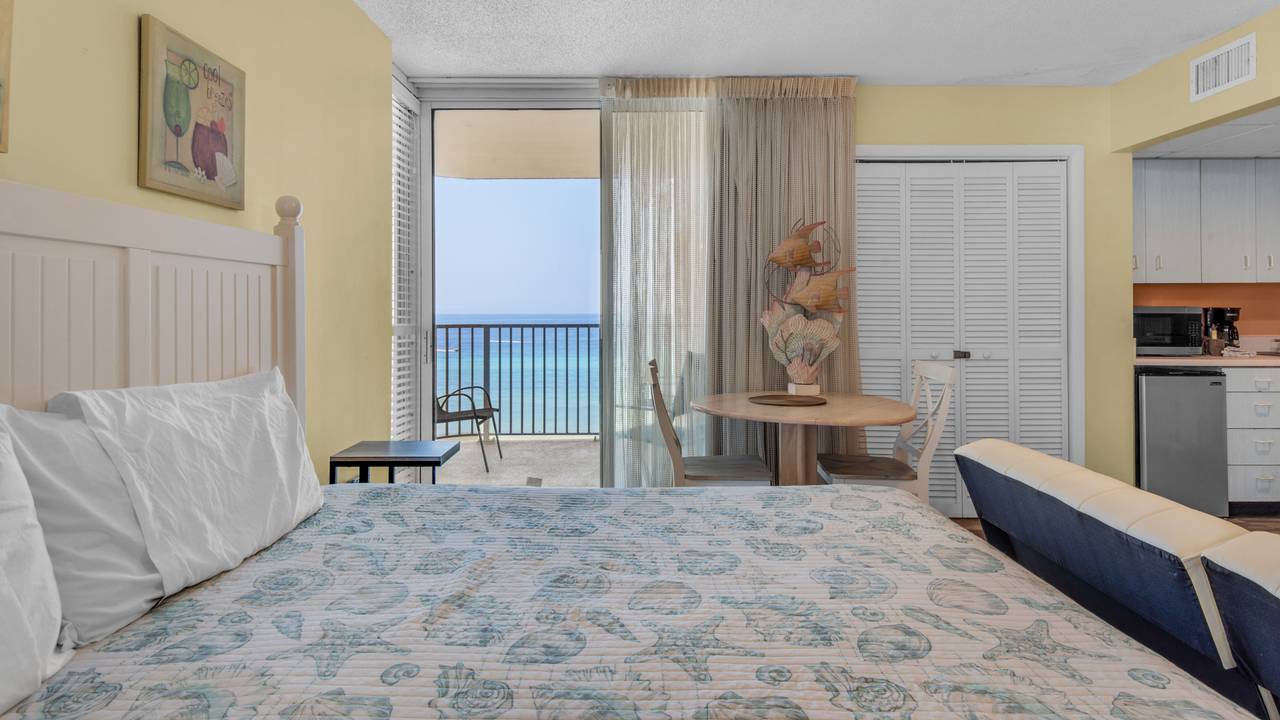 Long Beach 800E Bed with Gulf Views Long Beach 800E Bed with Gulf Views