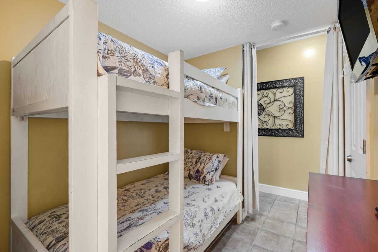 Majestic Tower 1-1306 Bunk Bed Majestic Tower 1-1306 Bunk Bed