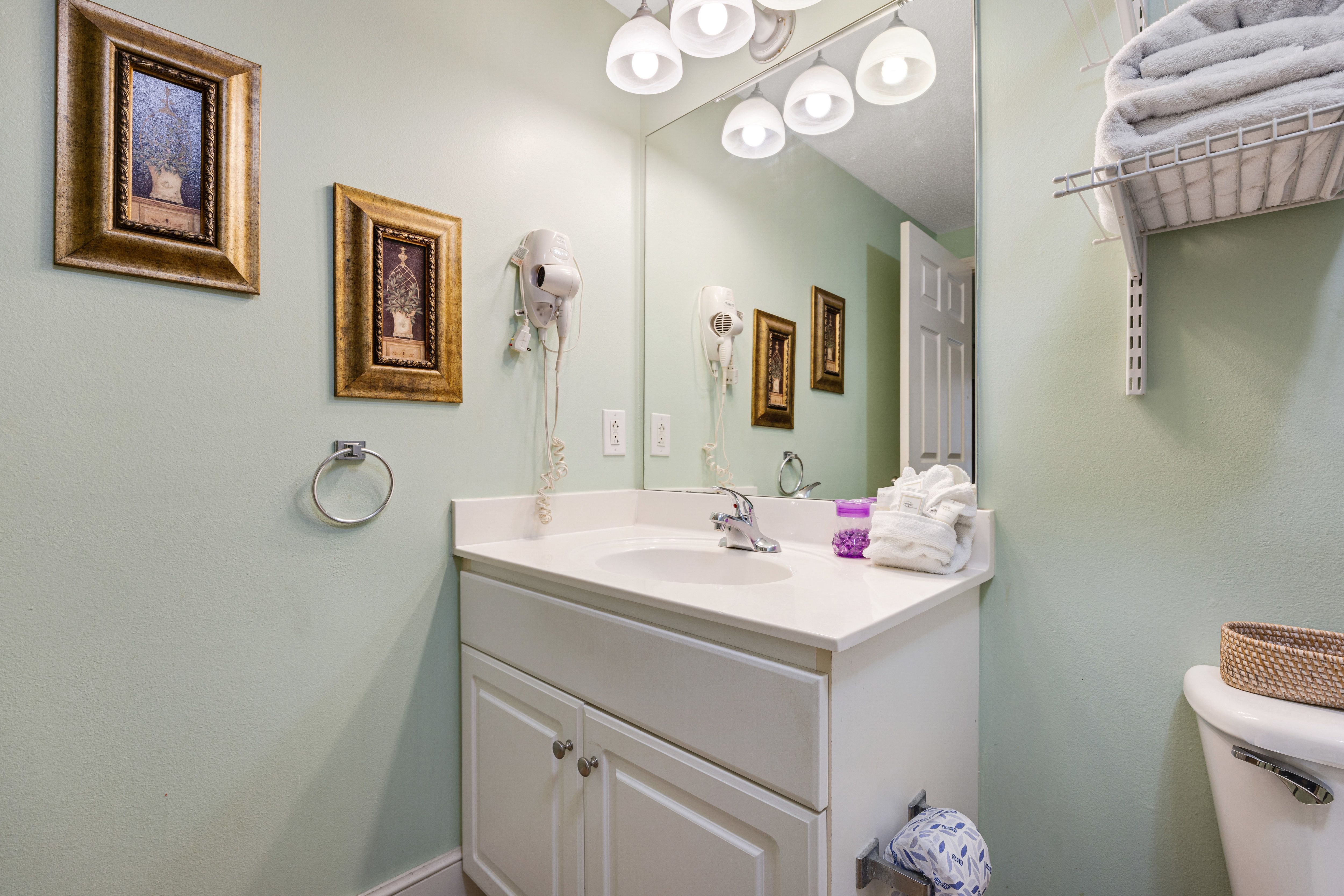 Majestic Tower 1-1306 Bathroom