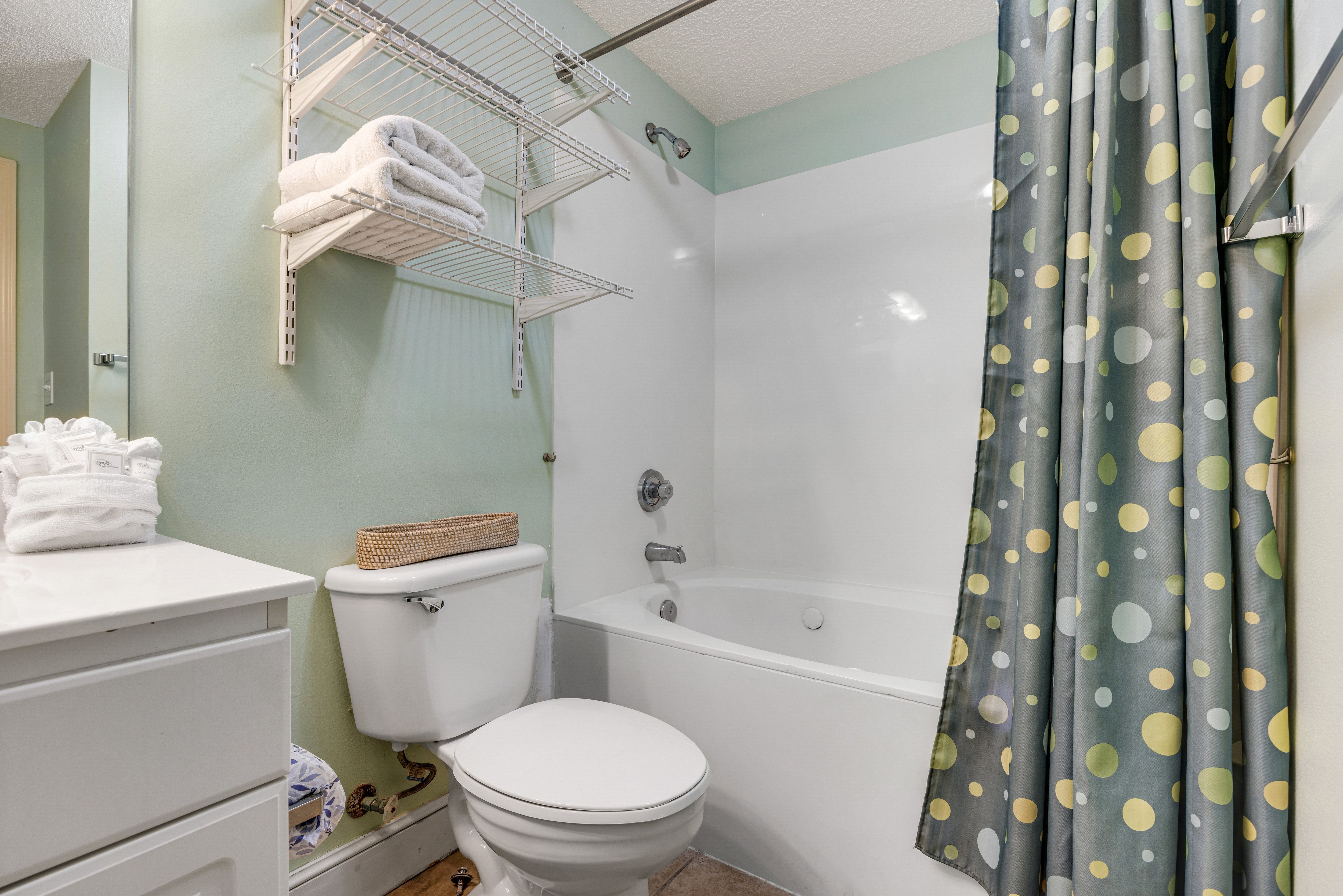 Majestic Tower 1-1306 Bathroom