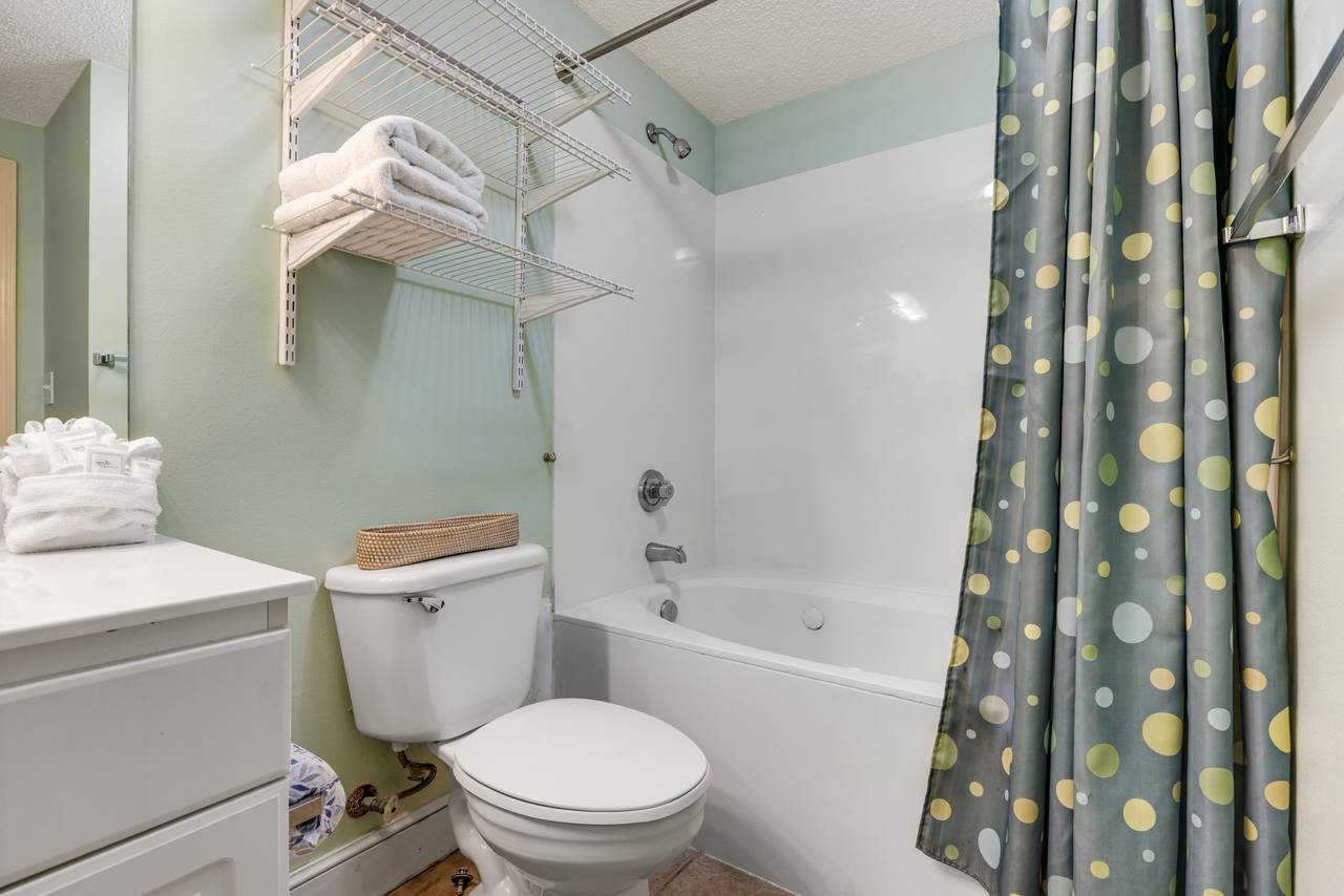 Majestic Tower 1-1306 Bathroom Majestic Tower 1-1306 Bathroom