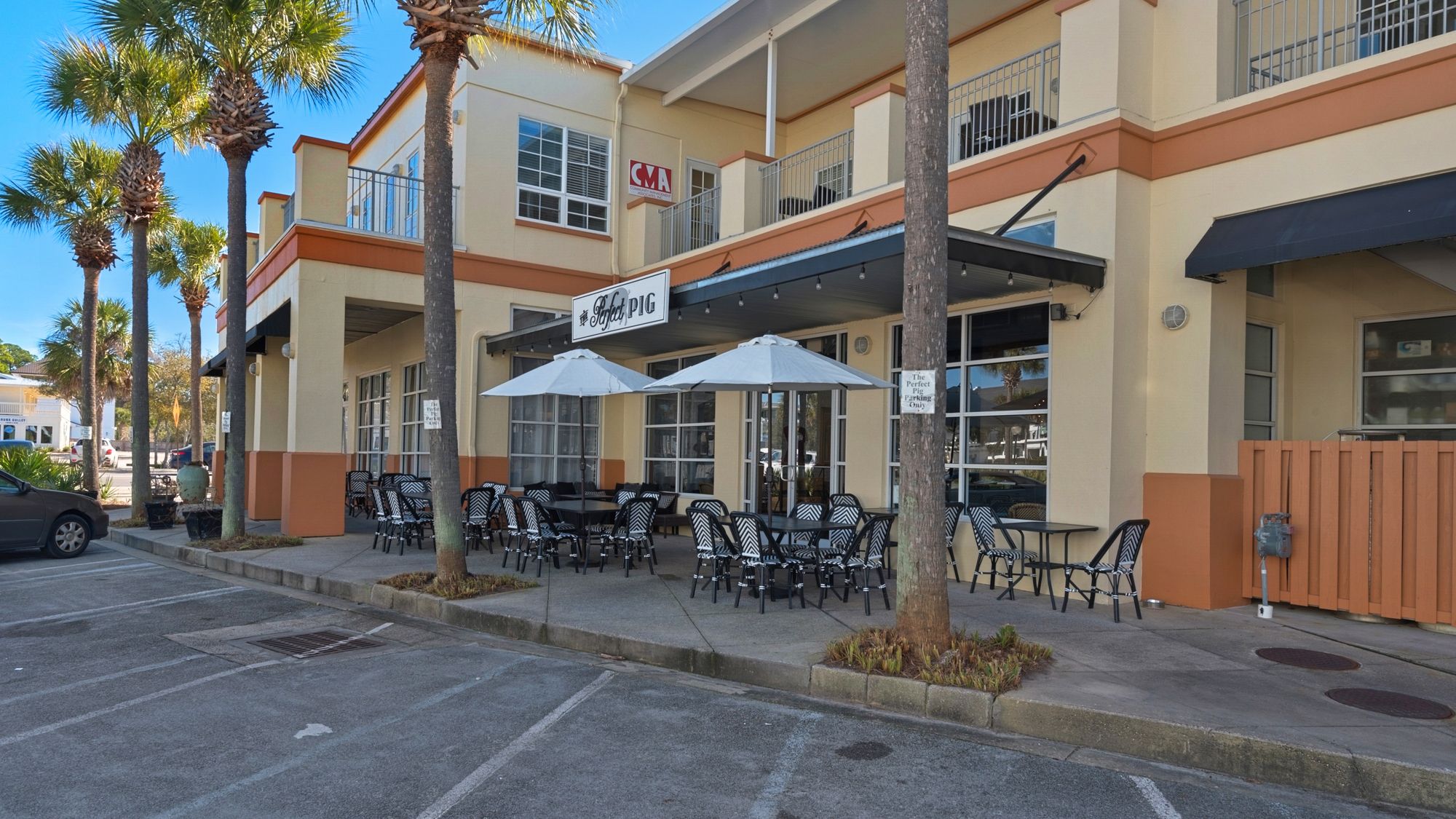 Gulf Place Grounds & Amenities