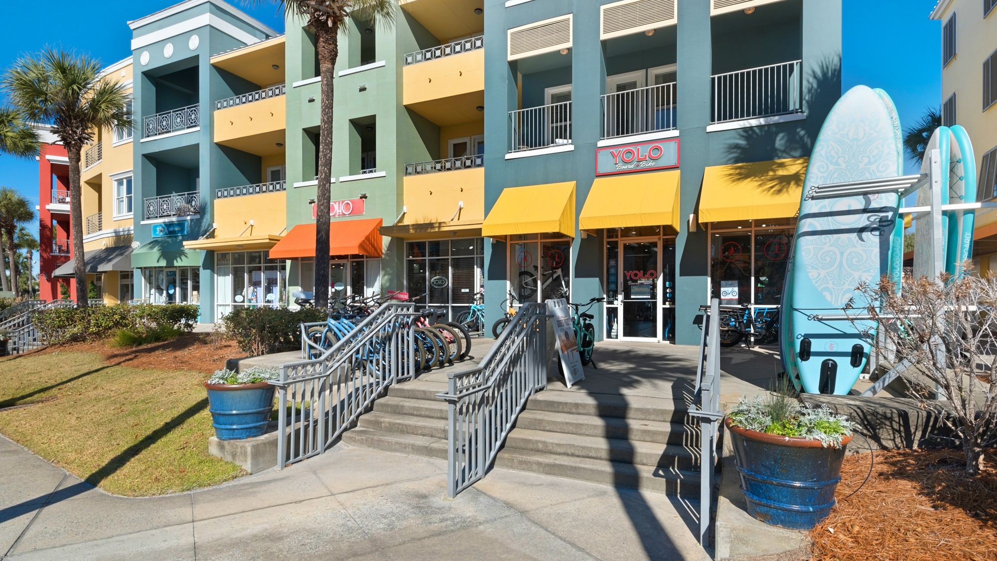 Gulf Place Grounds & Amenities