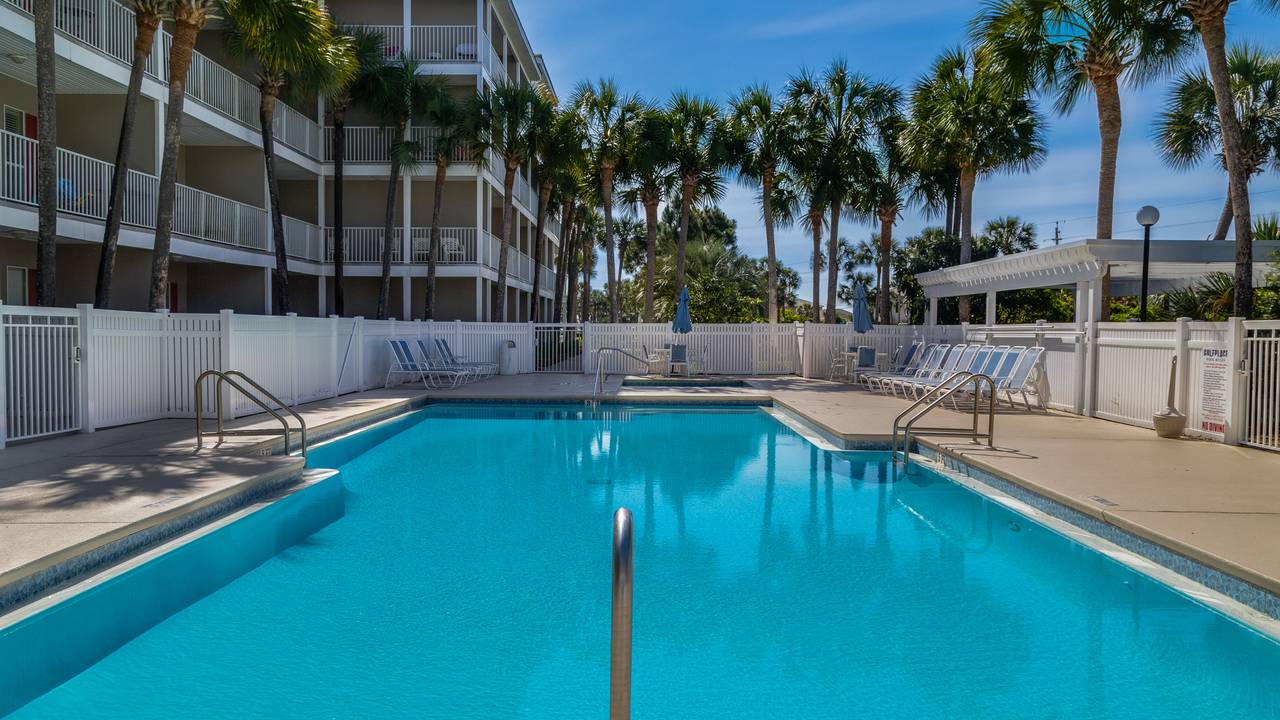 Gulf Place Grounds & Amenities Gulf Place Grounds & Amenities