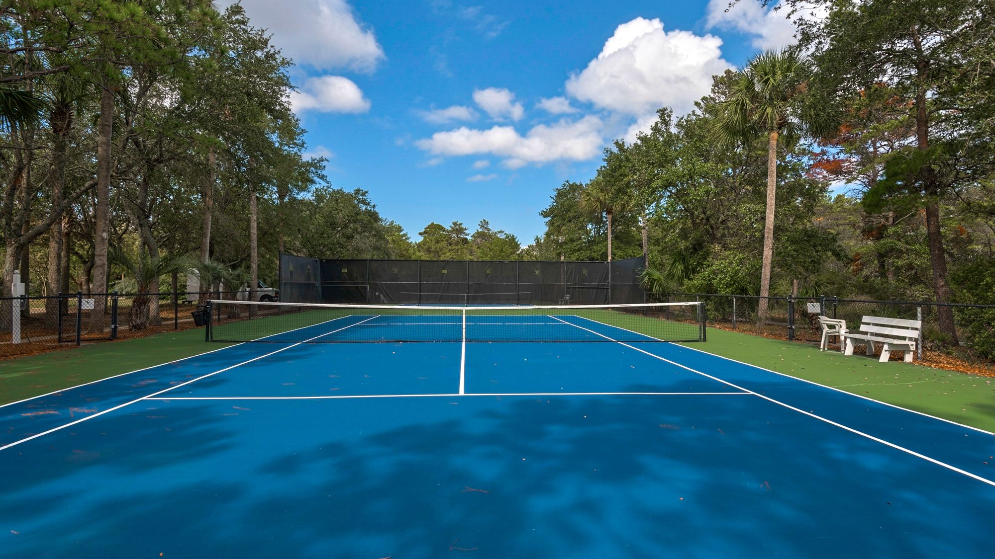 Gulf Place Grounds & Amenities