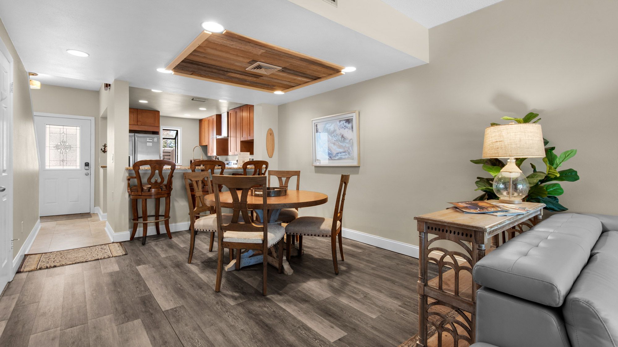 Beachwalk Villas 5052 Dining into Kitchen area