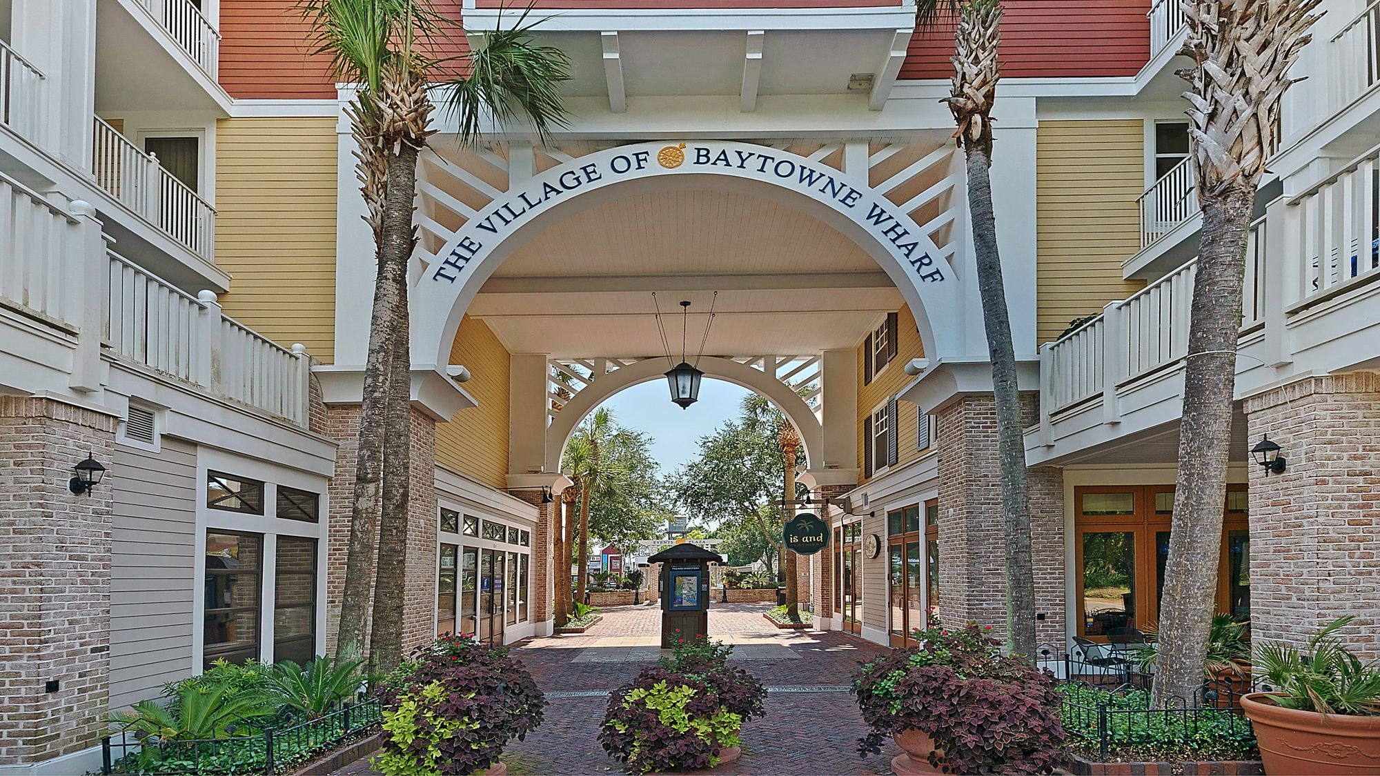 Sandestin Baytown Wharf