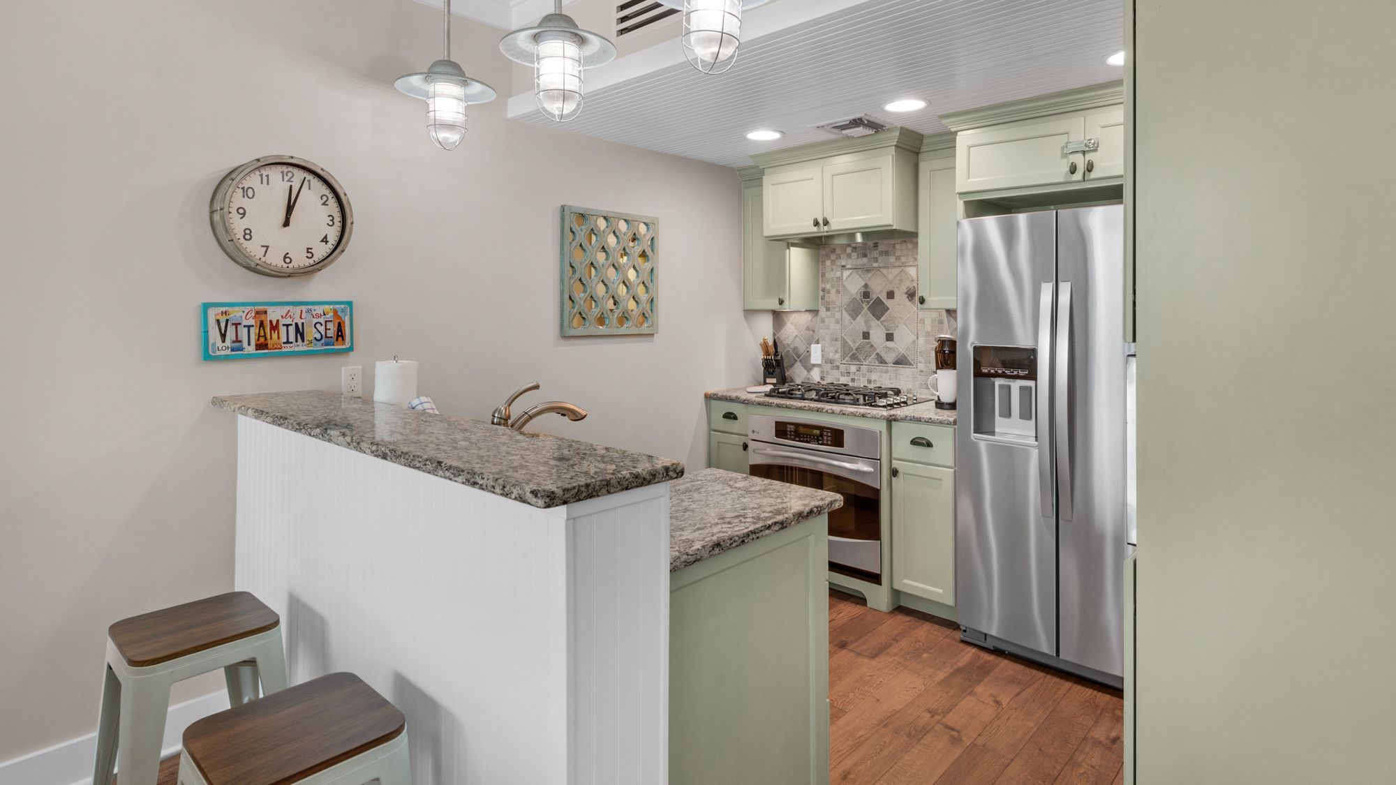 Six Palms 2A Kitchen