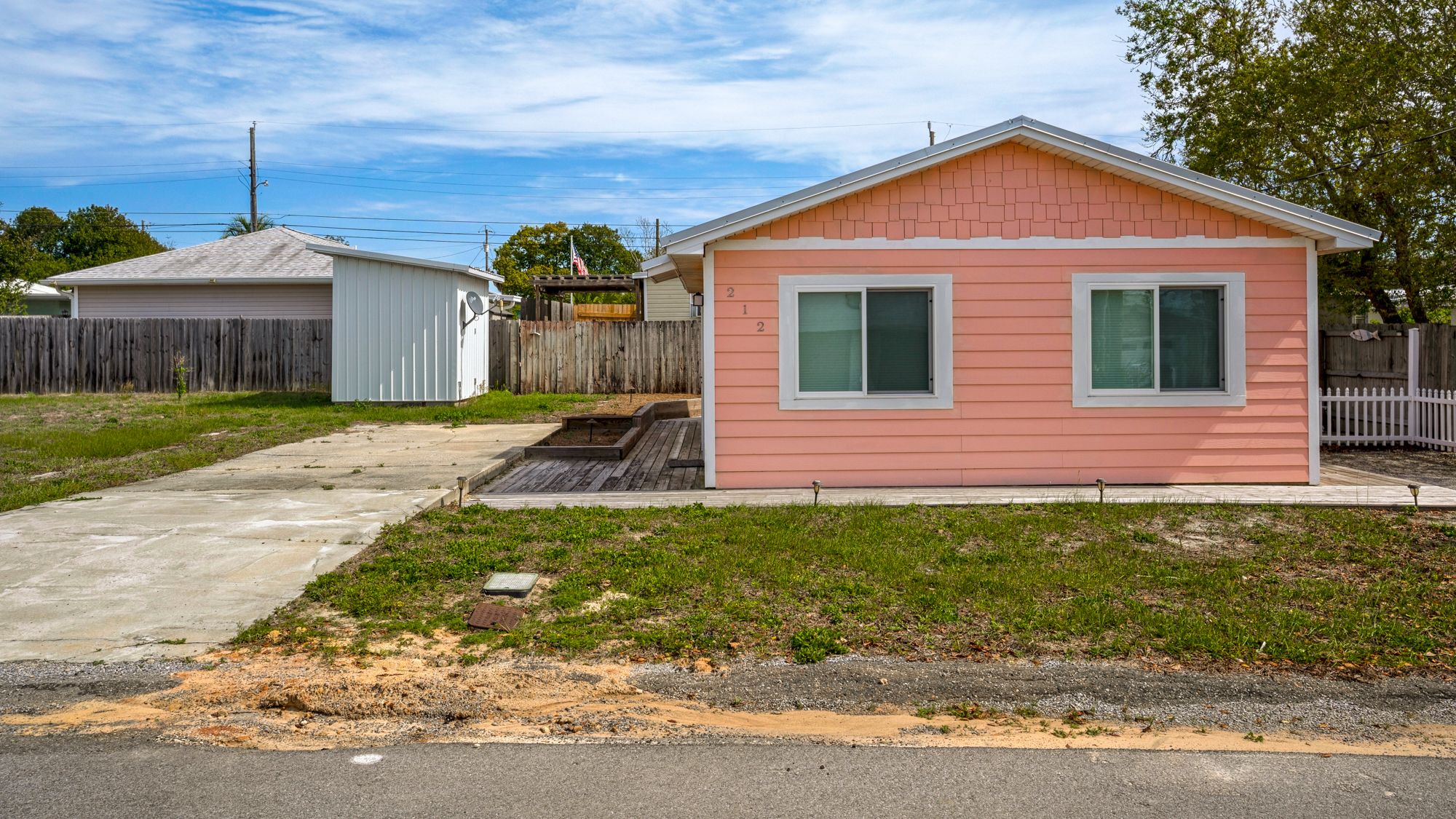 Serenas Secret Exterior