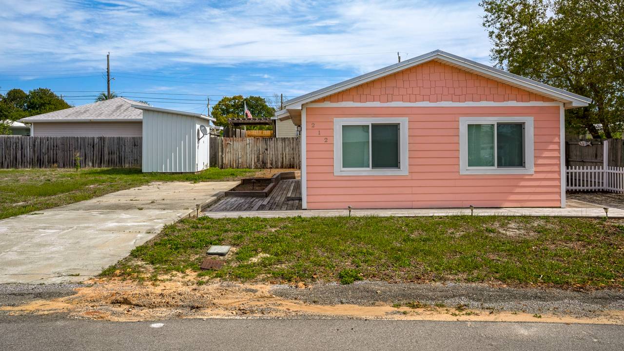 Serenas Secret Exterior Serenas Secret Exterior