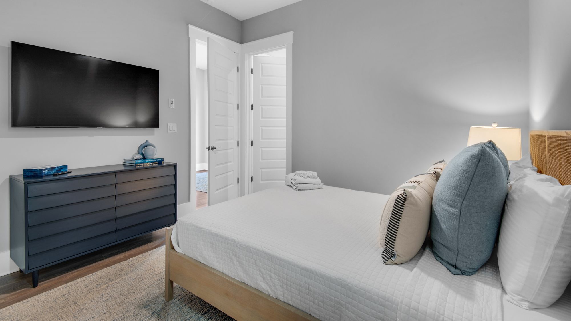 Majestic Palm 1st Floor Queen Bedroom