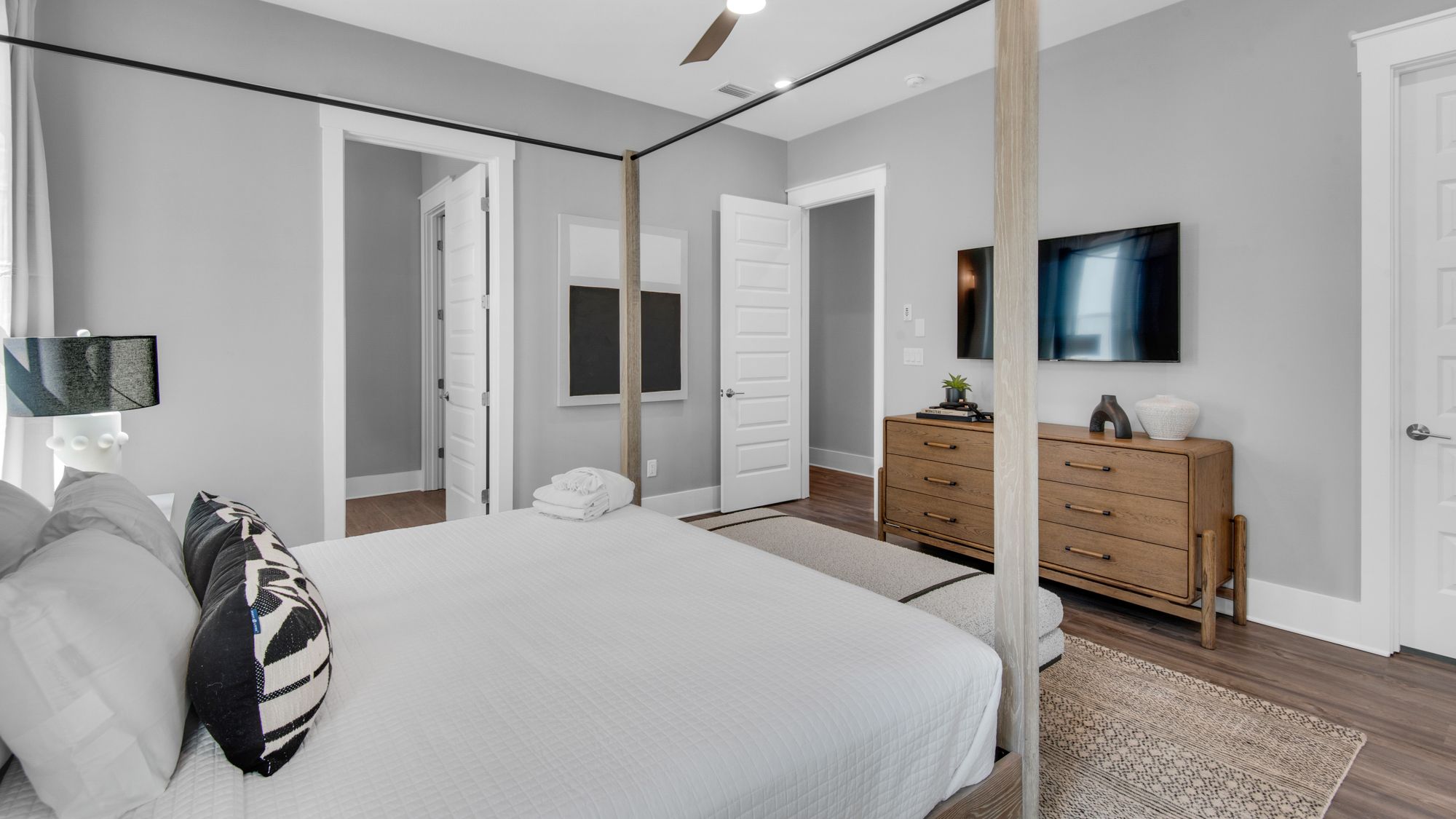 Majestic Palm 2nd Floor King Bedroom