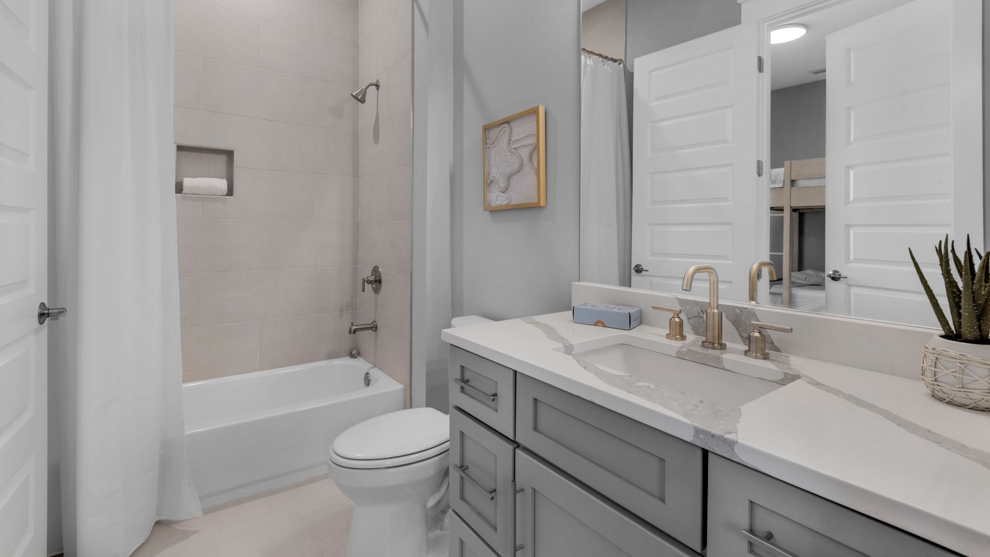 Majestic Palm 2nd Floor Private Bathroom