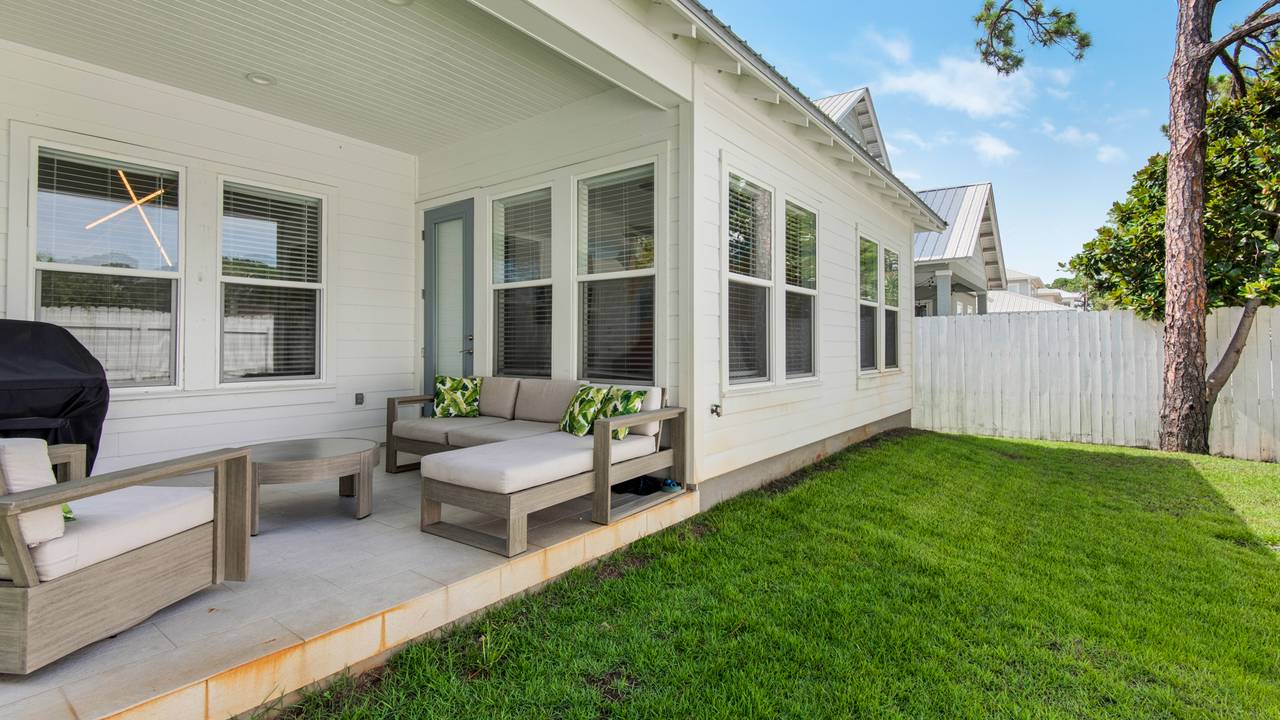 Sea La Vie Backyard Sea La Vie Backyard