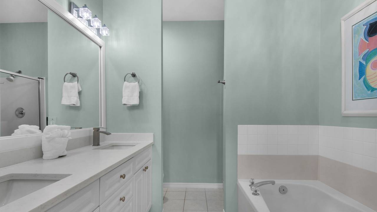 Spyglass TH 106 Bathroom Spyglass TH 106 Bathroom