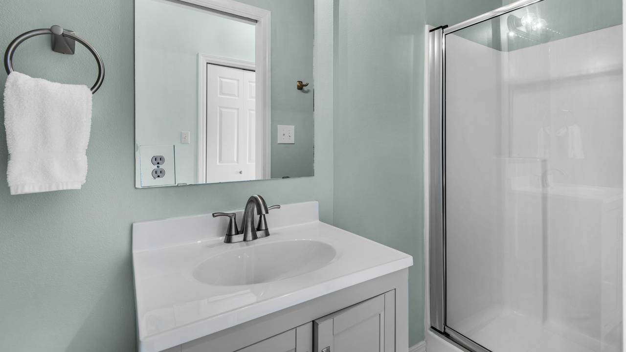 Spyglass TH 106 Bathroom Spyglass TH 106 Bathroom