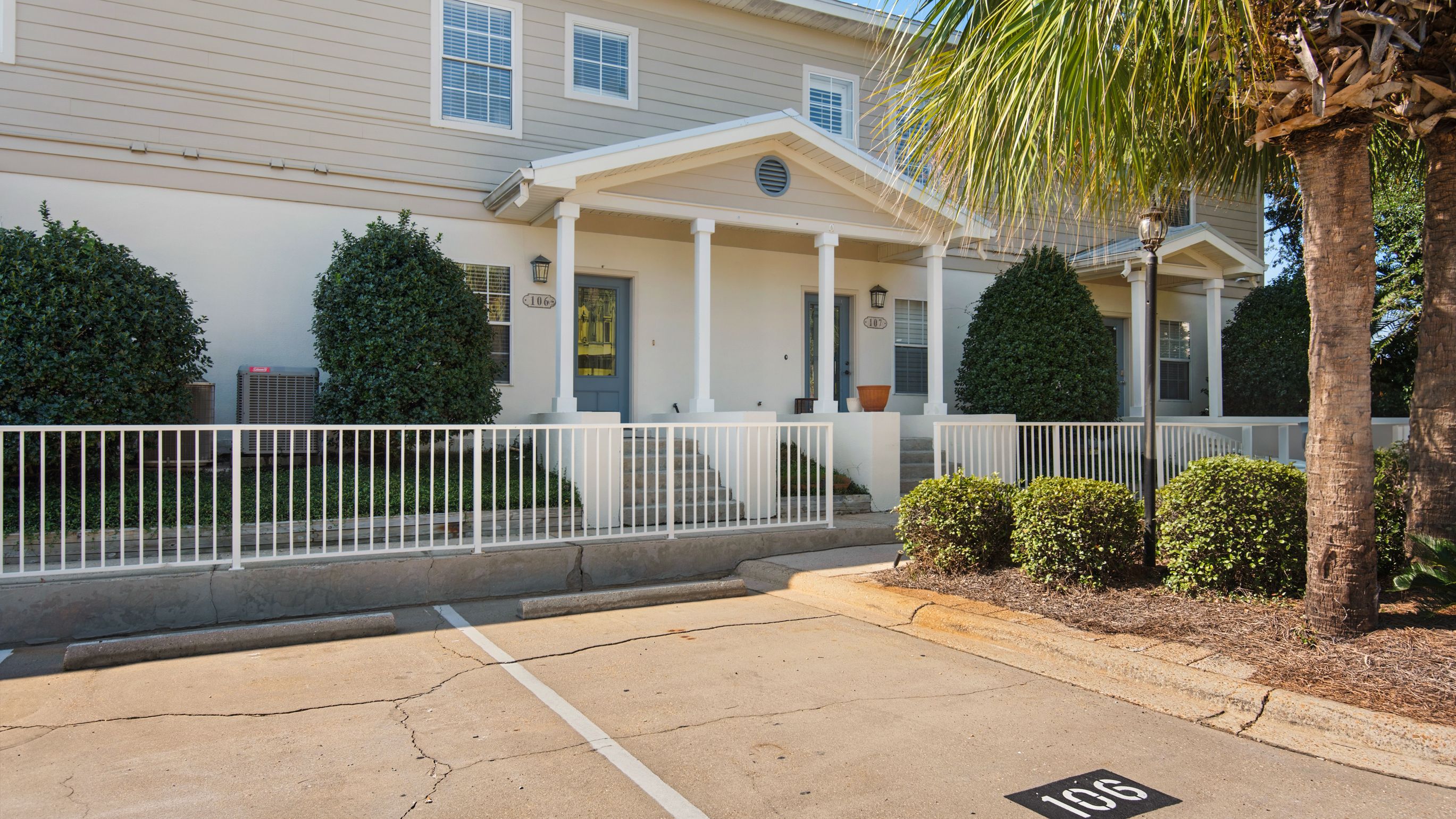 Spyglass TH 106 Exterior