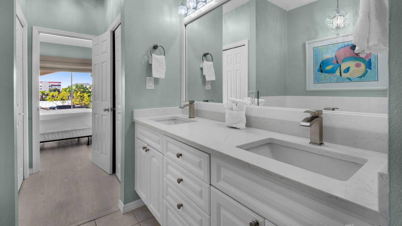 Spyglass TH 106 Bathroom Spyglass TH 106 Bathroom