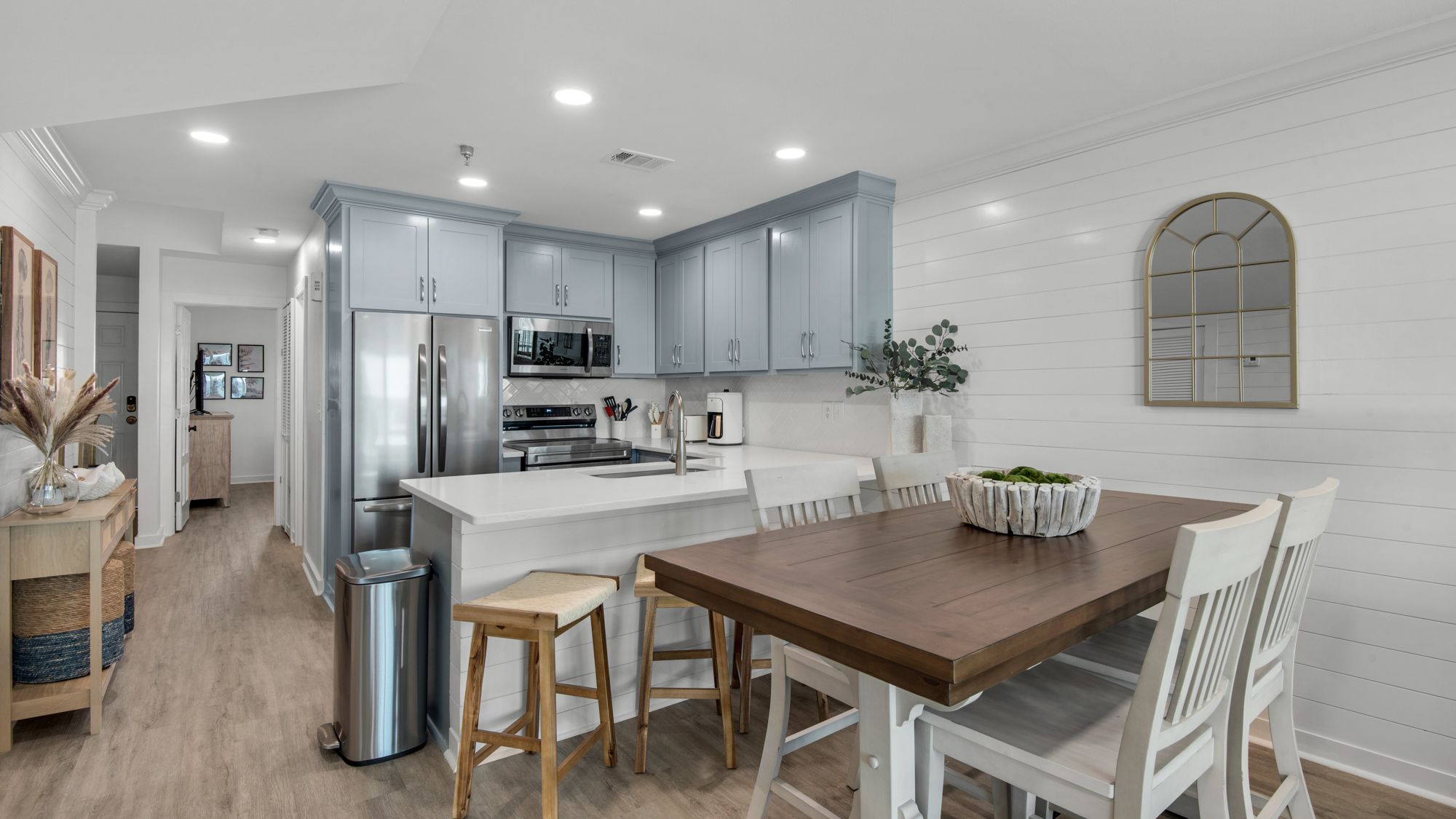 Destin Seafarer 211 Dining Table and Kitchen