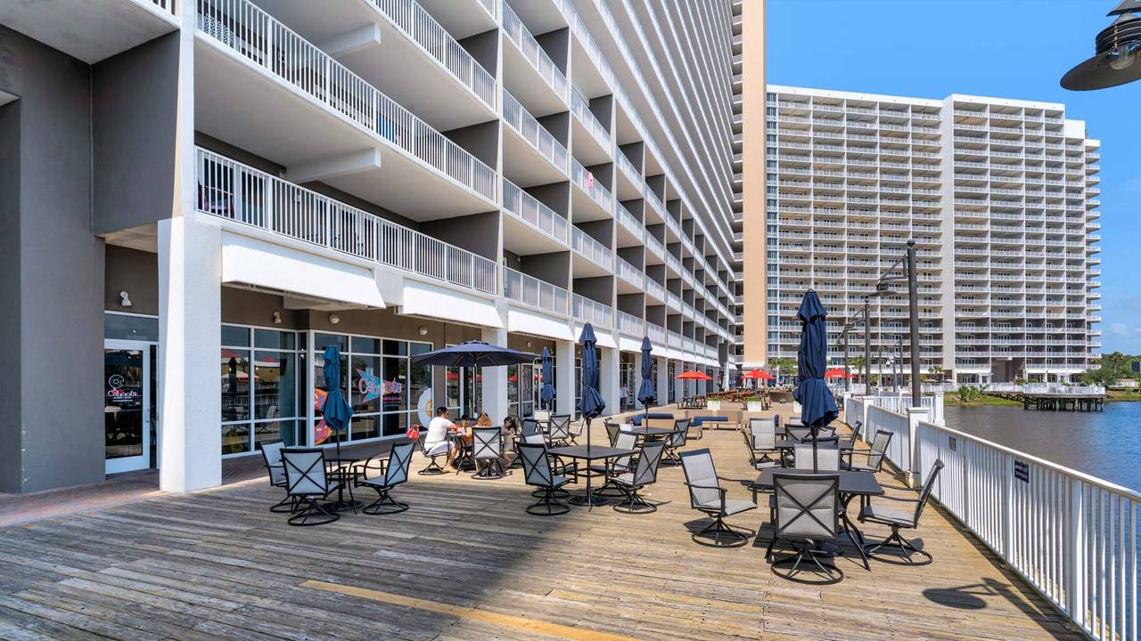 Laketown Wharf Grounds and Amenities Laketown Wharf Grounds and Amenities