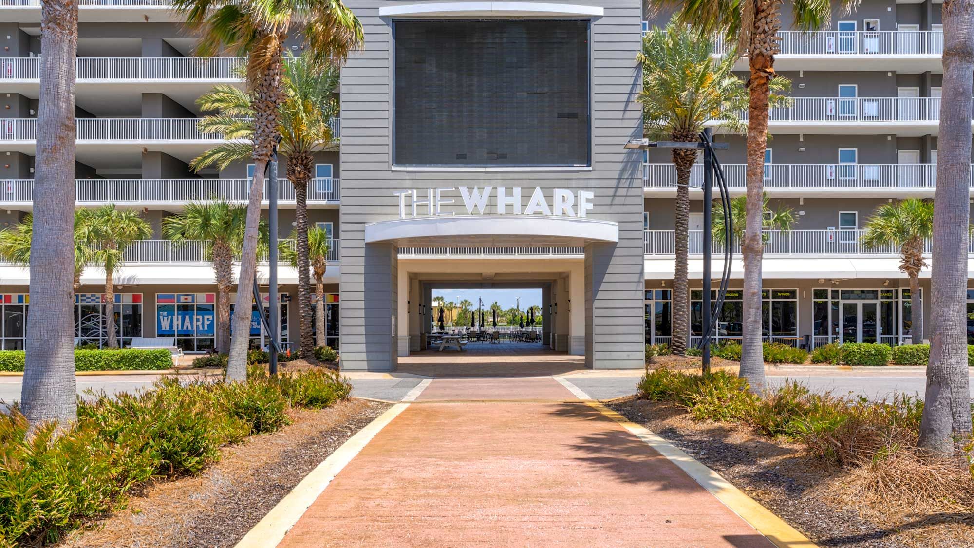 Laketown Wharf Grounds and Amenities