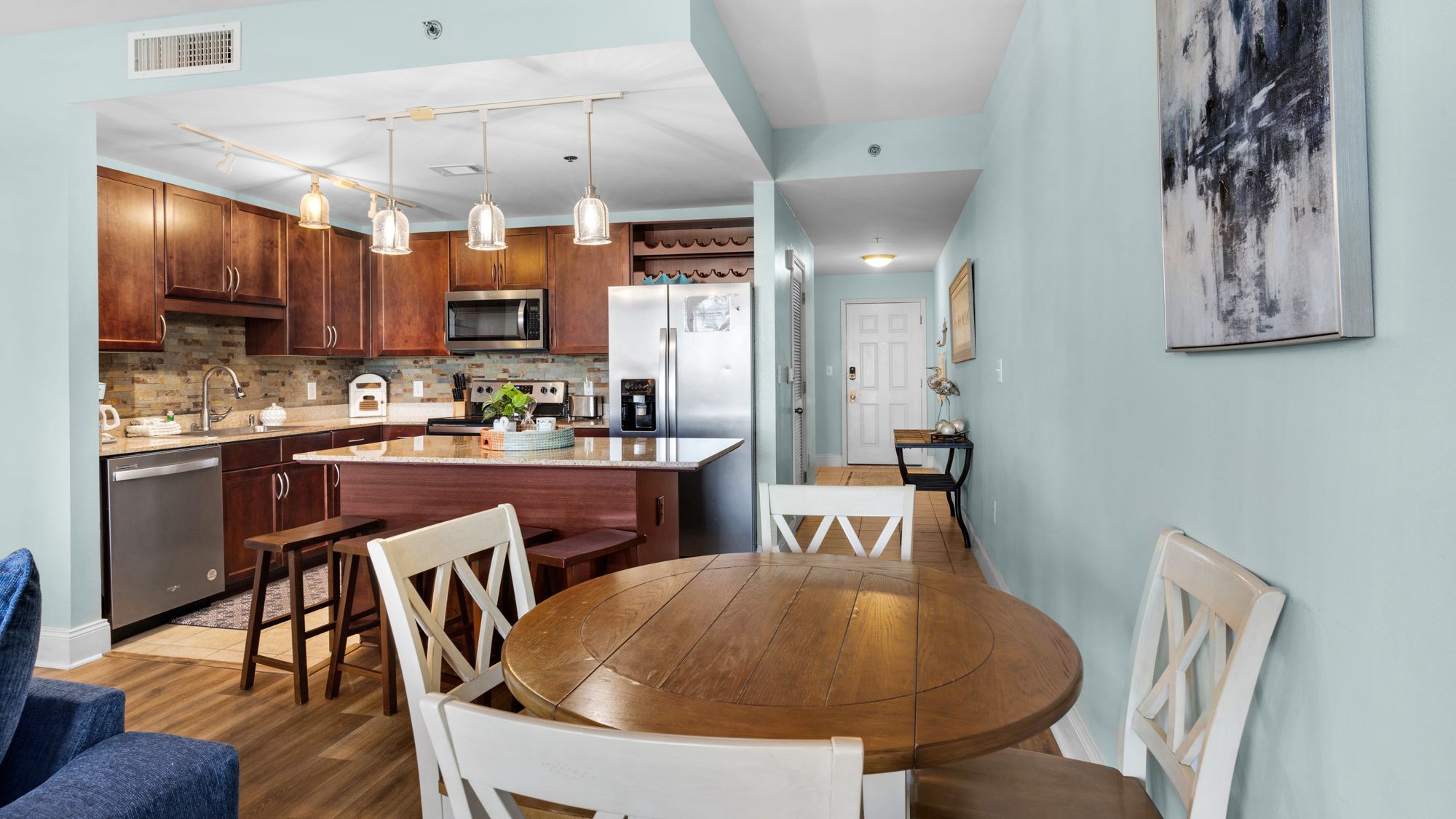 Laketown Wharf 729 Dining Area