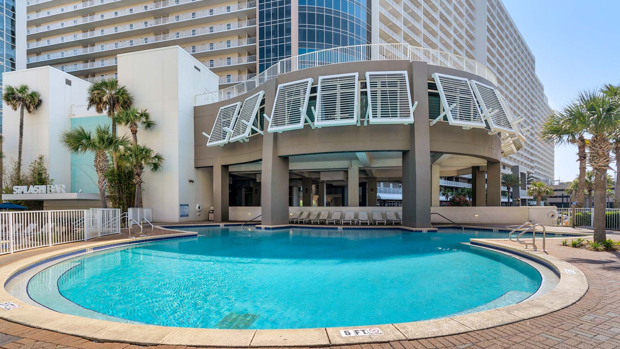 Laketown Wharf Grounds and Amenities