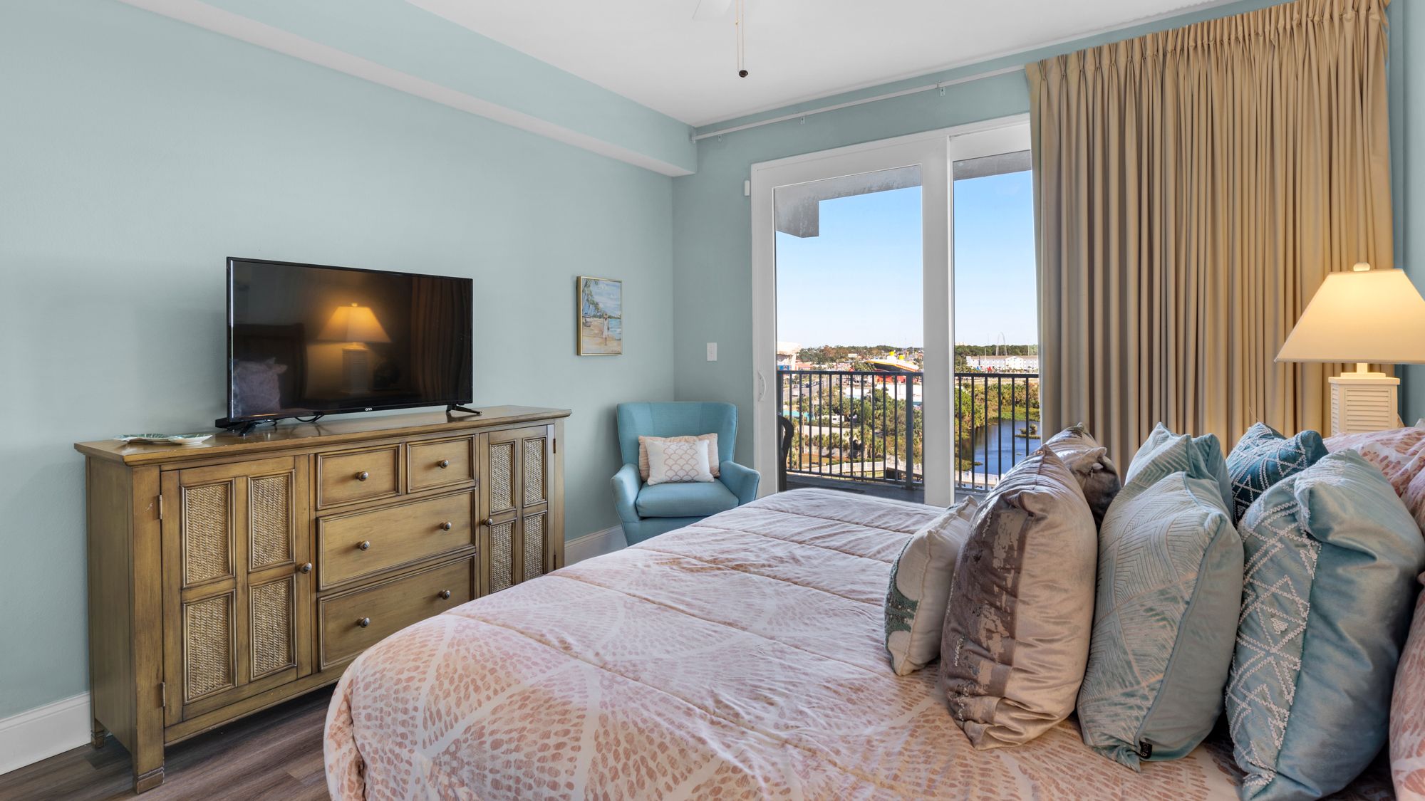 Laketown Wharf 729 Bedroom