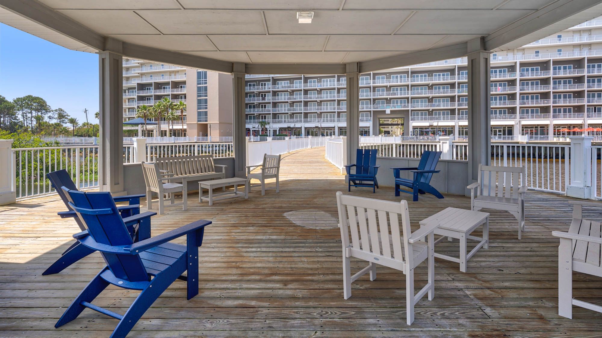 Laketown Wharf Grounds and Amenities