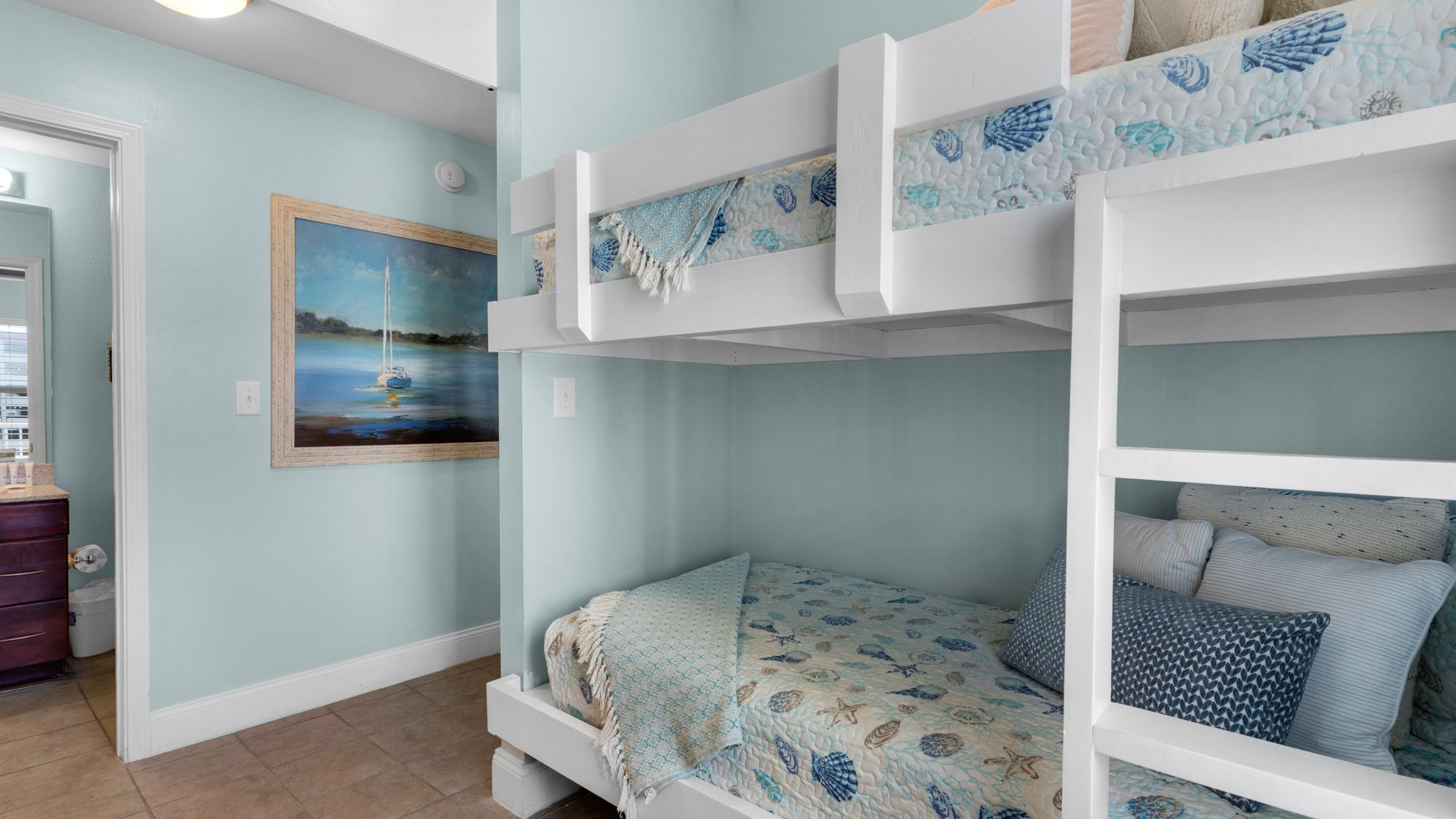 Laketown Wharf 729 Bedroom