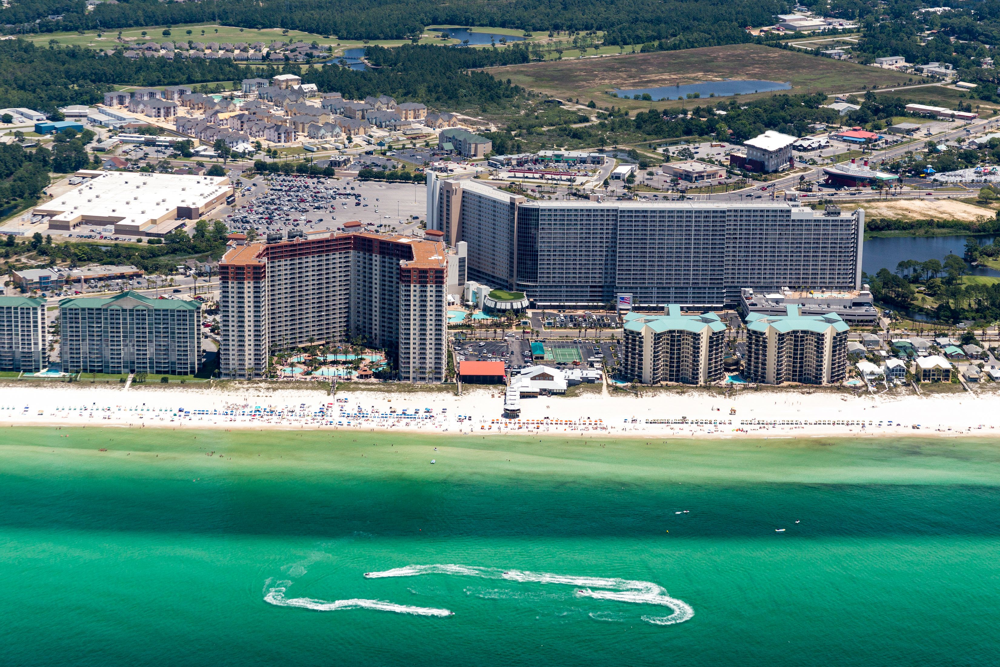 Laketown Wharf Grounds and Amenities