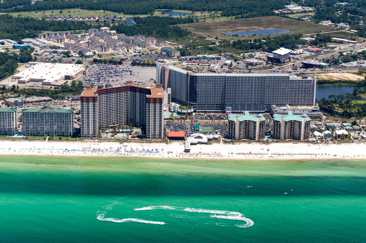 Laketown Wharf Grounds and Amenities Laketown Wharf Grounds and Amenities