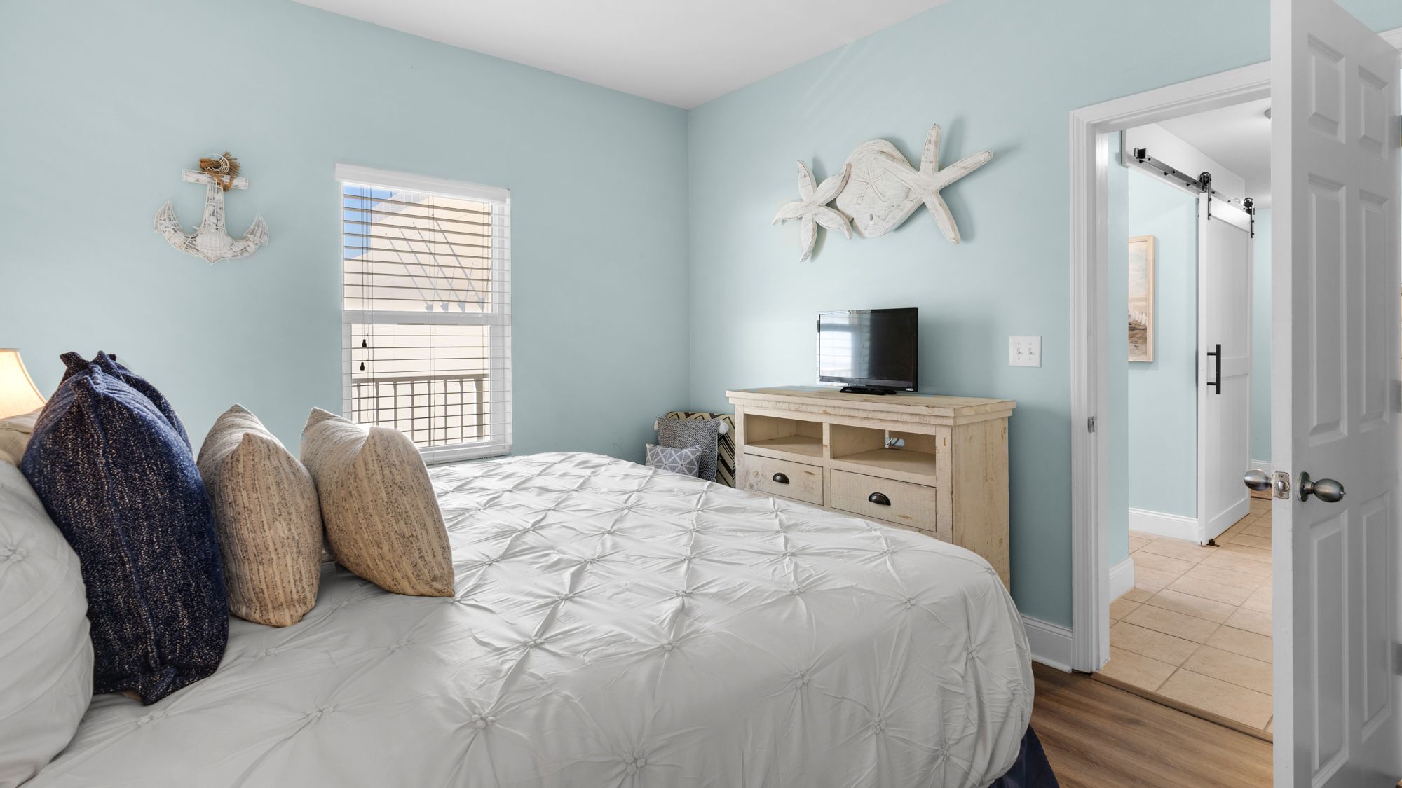 Laketown Wharf 729 Bedroom