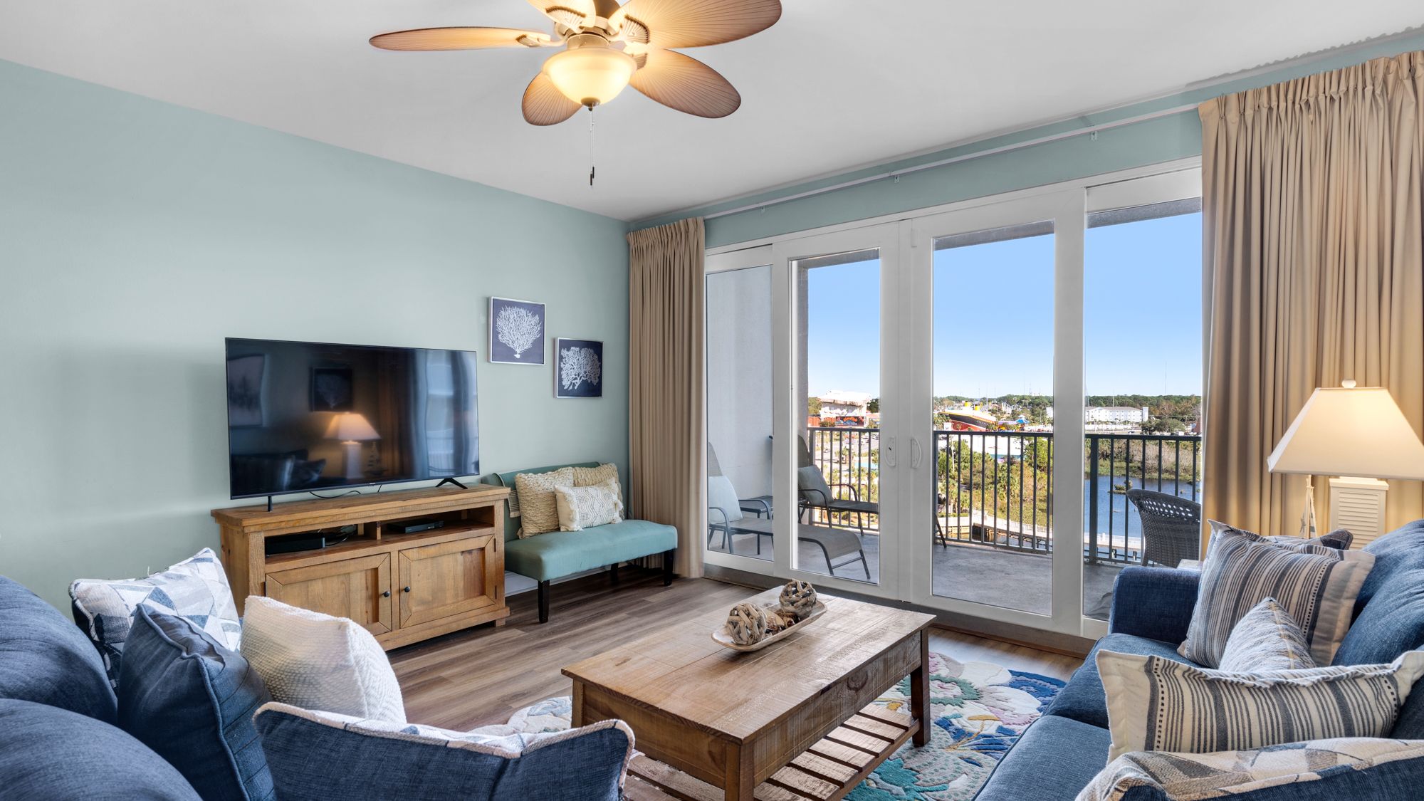 Laketown Wharf 729 Living Area