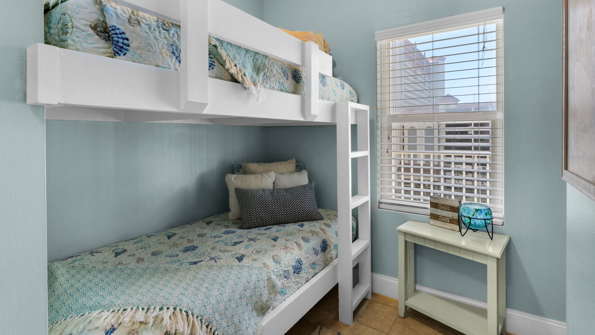 Laketown Wharf 729 Bedroom